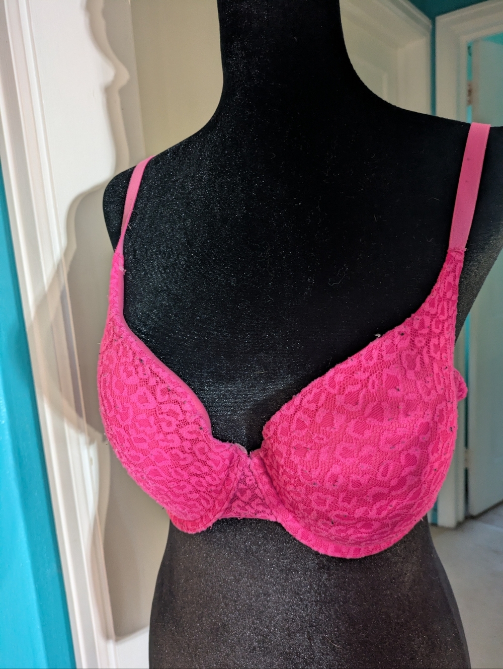 Vibrant Pink No Boundaries Lace Push-Up Bra 💗